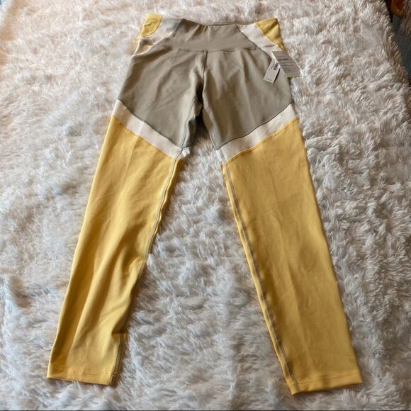 Old Navy New With Tags High Rise Go Dry Leggings, Size Large - Picture 1 of 10